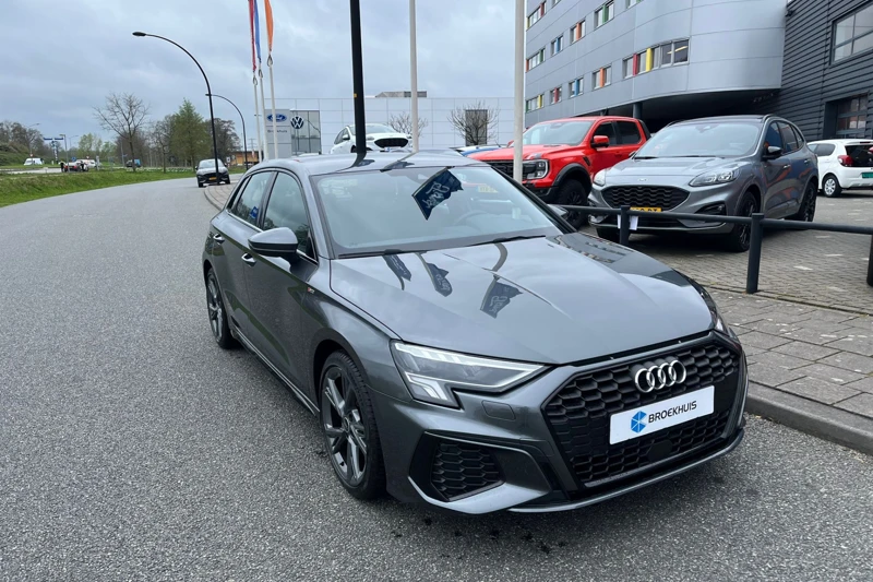 Audi A3 Sportback 30 TFSI S edition | Virtual Cockpit | Adapt. Cruise | Black optiek | 18''