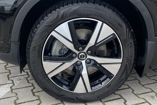 Volvo XC40 T4 Recharge Plus Bright | Leder | Trekhaak | Elektrische Voorstoelen | BLIS | DAB | Adaptive Cruise