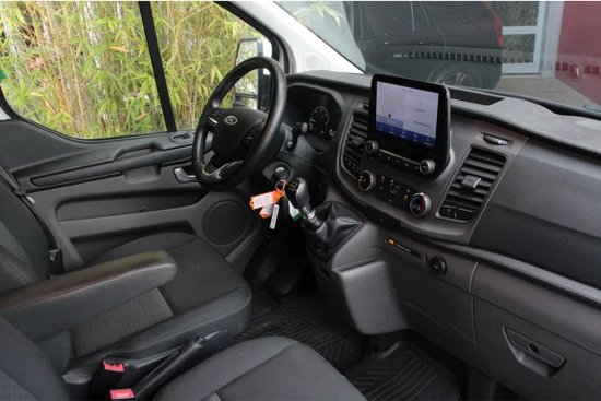 Ford Transit Custom 320 2.0 TDCI L2H1 Trend 130PK | Navigatie | Trekhaak | Betimmering