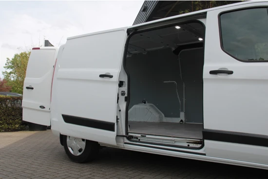 Ford Transit Custom 320 2.0 TDCI L2H1 Trend 130PK | Navigatie | Trekhaak | Betimmering