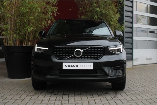 Volvo XC40 T4 Recharge Plus Dark | Harman/Kardon | Adaptive Cruise | All-Season banden | Camera | Dodehoeksensoren