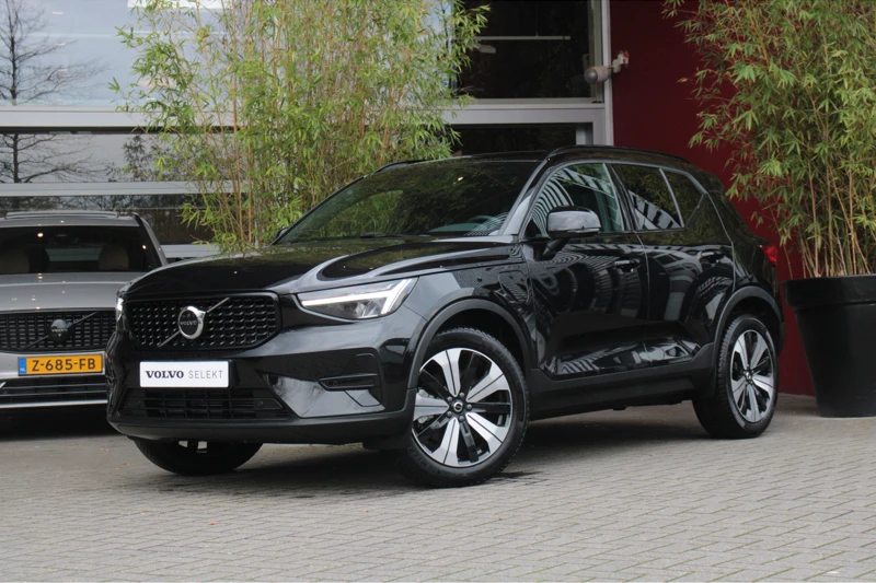 Volvo XC40 T4 Recharge Plus Dark | Harman/Kardon | Adaptive Cruise | All-Season banden | Camera | Dodehoeksensoren