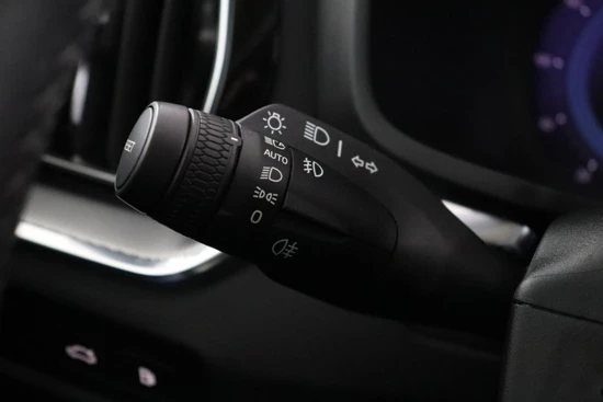 Volvo V60 2.0 T6 Recharge AWD Plus Bright Long Range | Stoel & stuurwielverwarming | Semi elektrische trekhaak | Adaptieve cruise control