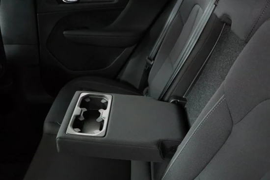 Volvo XC40 Core | SEPP Subsidie! | Stoel & stuurwielverwarming | Semi elektrische trekhaak | Keyless entry | High performance audio | Park