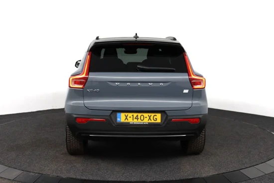 Volvo XC40 Core | SEPP Subsidie! | Stoel & stuurwielverwarming | Semi elektrische trekhaak | Keyless entry | High performance audio | Park