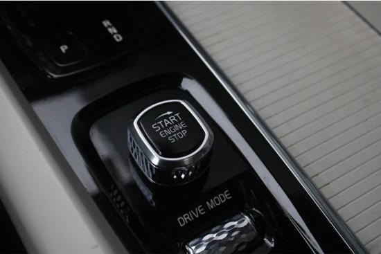 Volvo V60 B3 GT Business Pro | Panoramadak | BLIS | Trekhaak | Adaptieve cruise | Camera | DAB