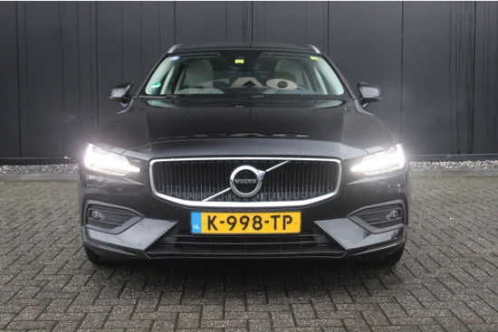 Volvo V60 B3 GT Business Pro | Panoramadak | BLIS | Trekhaak | Adaptieve cruise | Camera | DAB