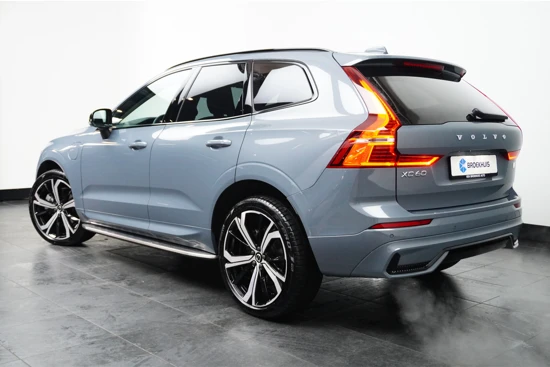 Volvo XC60 Recharge T6 AWD Plus Dark | Lightning Pack | 21" wielen | Getint glas | Parkeerverwarming | Trekhaak |