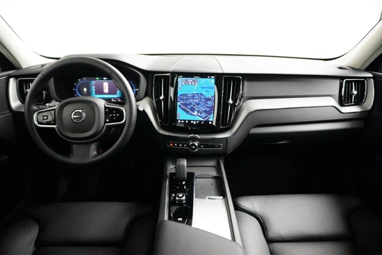 Volvo XC60 Recharge T6 AWD Plus Dark Long Range | Lightning Pack | Getint glas | 21" wielen | Trekhaak | Parkeerverwarming |