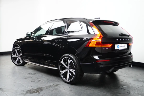 Volvo XC60 Recharge T6 AWD Plus Dark Long Range | Lightning Pack | Getint glas | 21" wielen | Trekhaak | Parkeerverwarming |