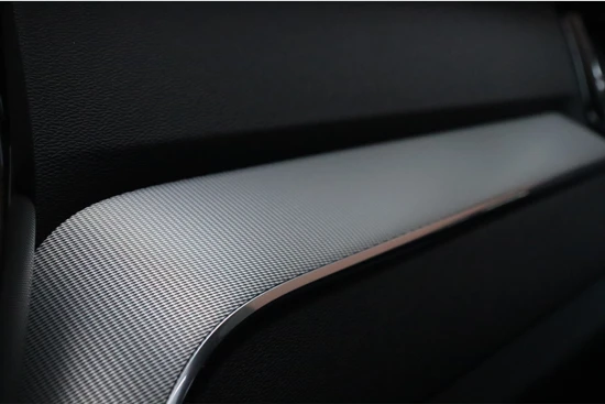 Volvo XC60 T6 AWD Recharge Plus Bright Long Range | Stoelverwarming voor+achterin | Stuurwielverwarming | BLIS Dode Hoek Detectie | Camera