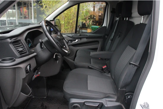 Ford Transit Custom 300 2.0TDCI 130pk L2H1 Trend | Navigatie | Trekhaak | Camera | Laadruimte inrichting!