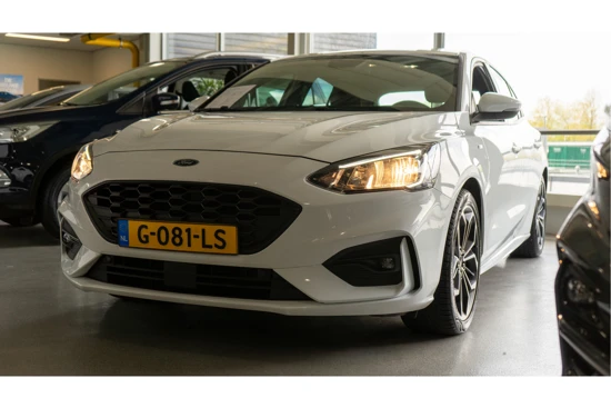 Ford Focus 1.0 EcoBoost ST Line Business | Winterpack | 18'' LM Velgen | Dealer onderhouden |