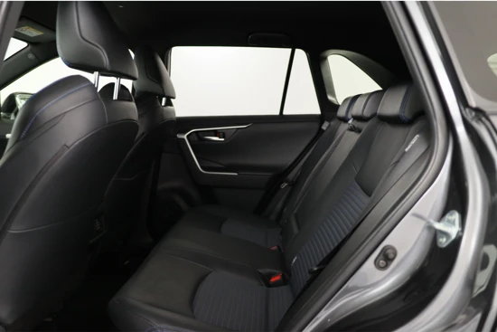 Toyota RAV4 2.5 Hybrid Bi-Tone | 1e Eigenaar! | Trekhaak | LED | Navi | Cruise Adaptive | 360 Camera | Stoelverwarming | Clima | JBL