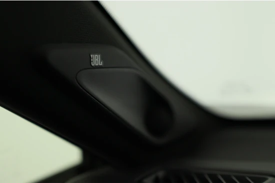 Toyota RAV4 2.5 Hybrid Bi-Tone | 1e Eigenaar! | Trekhaak | LED | Navi | Cruise Adaptive | 360 Camera | Stoelverwarming | Clima | JBL