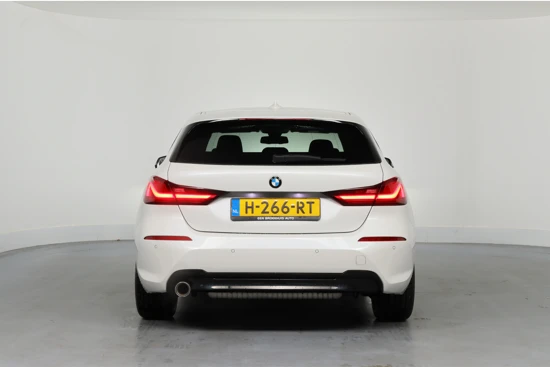 BMW 1 Serie 118i Executive Edition | 1e Eigenaar! | LED | Sportstoelen | Clima | Navi | Parkeersensoren V+A | Lichtmetalen Velgen