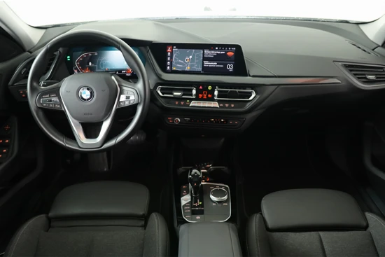 BMW 1 Serie 118i Executive Edition | 1e Eigenaar! | LED | Sportstoelen | Clima | Navi | Parkeersensoren V+A | Lichtmetalen Velgen