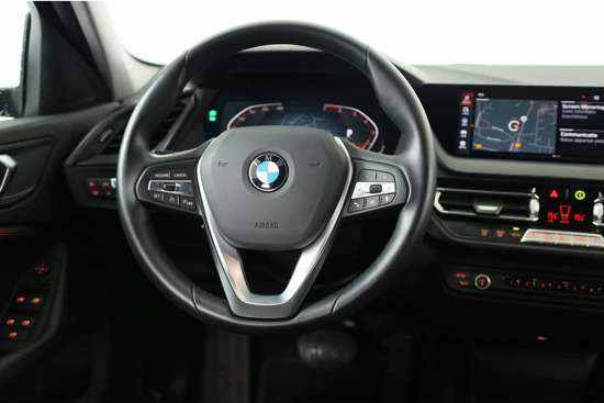 BMW 1 Serie 118i Executive Edition | 1e Eigenaar! | LED | Sportstoelen | Clima | Navi | Parkeersensoren V+A | Lichtmetalen Velgen