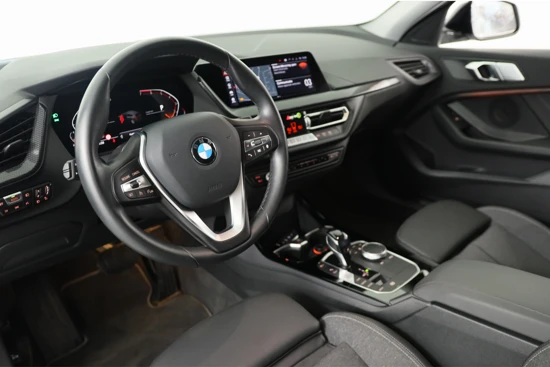 BMW 1 Serie 118i Executive Edition | 1e Eigenaar! | LED | Sportstoelen | Clima | Navi | Parkeersensoren V+A | Lichtmetalen Velgen