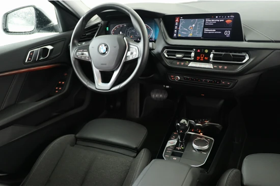 BMW 1 Serie 118i Executive Edition | 1e Eigenaar! | LED | Sportstoelen | Clima | Navi | Parkeersensoren V+A | Lichtmetalen Velgen