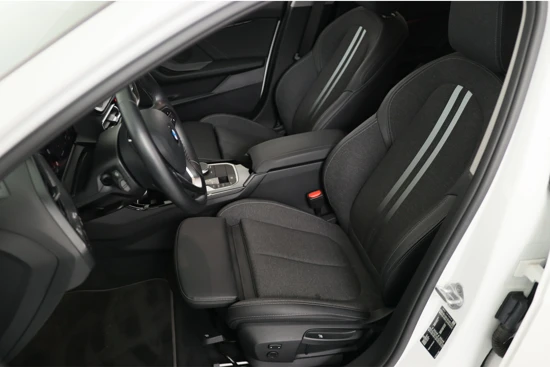 BMW 1 Serie 118i Executive Edition | 1e Eigenaar! | LED | Sportstoelen | Clima | Navi | Parkeersensoren V+A | Lichtmetalen Velgen