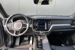 Volvo XC60 Recharge T8 AWD R-Design | 360 Camera | Panoramadak | BLIS | Trekhaak | Elektrische Stoel | Stoelverwarming