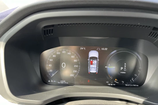 Volvo XC60 Recharge T8 AWD R-Design | 360 Camera | Panoramadak | BLIS | Trekhaak | Elektrische Stoel | Stoelverwarming