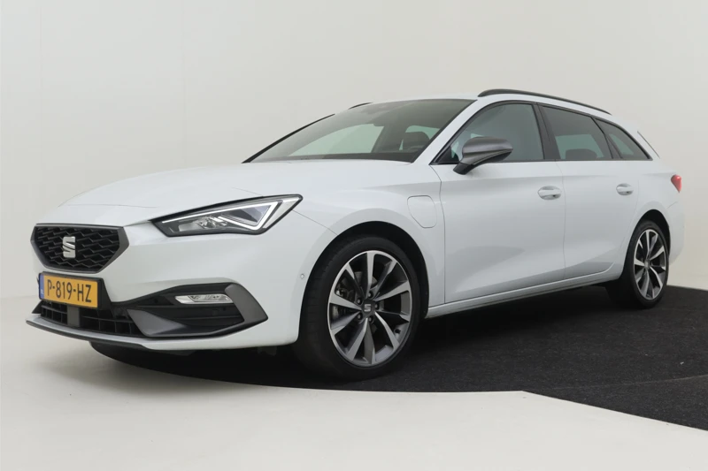 SEAT Leon Sportstourer 1.4 TSI eHybrid PHEV 204PK FR | Achteruitrijcamera | Adaptieve Cruise Control | Stoel + Stuurverwarming | App-Connect | DAB | Na