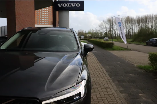 Volvo XC60 T6 AWD Recharge Pus Dark Long Range | Trekhaak | Adaptieve Cruise Control | Stoelverwarming voor+achter | Stuurwielverwarming |