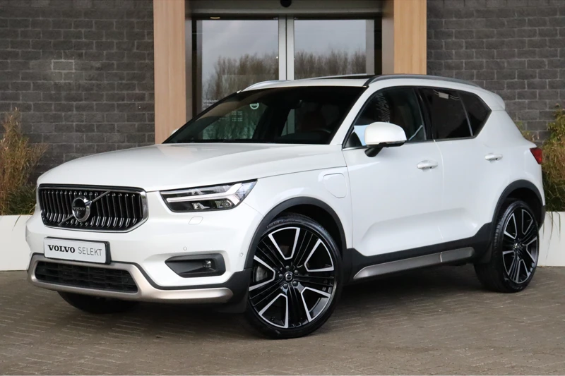 Volvo XC40 T5 Recharge Inscription | Uniek en Full option! | Bruin/Rood Leder | 360° Camera | Schuifdak | Harman Kardon | Stoelverwarming v