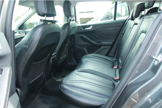 Ford Focus Wagon 1.0EB VIGNALE | LEDER | ELEKT. STOELEN | NAVI | CLIMA | WINTERPACK | HEAD-UP | AUTO. INPARKEREN | PARK SENS V+A | FULL LED