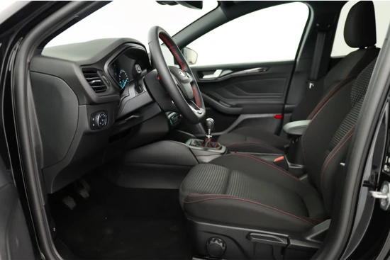 Ford Focus Wagon 1.0 EcoBoost Hybrid ST Line | Winter Pack | Navi | Keyless | Cruise | Parkeersensoren V+A | Lichtmetalen Velgen