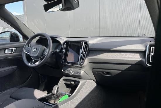 Volvo XC40 Recharge 70 kWh | Warmtepomp | Stoelverwarming | DAB | LED | Camera