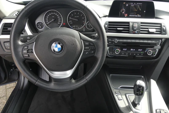 BMW 3 Serie Touring 318i Executive Automaat | NAVI | LED-KOPLAMPEN |