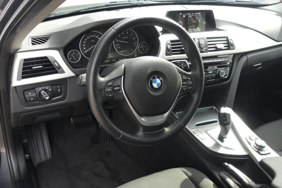 BMW 3 Serie Touring 318i Executive Automaat | NAVI | LED-KOPLAMPEN |