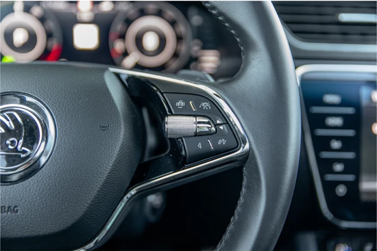 Škoda Superb Combi 1.4TSI 218pk PHEV Laurin & Klement | Panoramadak | Lederen bekleding | Trekhaak | Stoelventilatie |