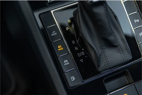 Škoda Superb Combi 1.4TSI 218pk PHEV Laurin & Klement | Panoramadak | Lederen bekleding | Trekhaak | Stoelventilatie |