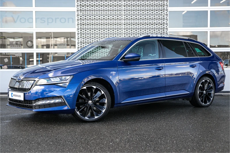 Škoda Superb Combi 1.4TSI 218pk PHEV Laurin & Klement | Panoramadak | Lederen bekleding | Trekhaak | Stoelventilatie |