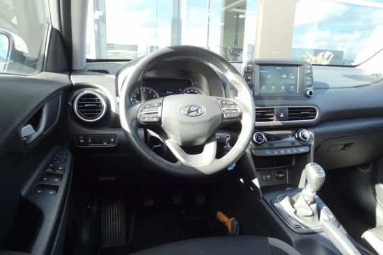 Hyundai KONA 1.0 T-GDI Comfort | AFNEEEMBARE TREKHAAK | ACHTERUITRIJCAMERA | CLIMATE CONTROL | APPLE CARPLAY & ANDROID AUTO