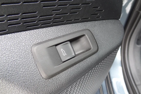 Škoda Octavia Combi 1.0 e-TSI Business Edition | AUTOMAAT | NAVIGATIE | PARKEERSENSOREN | CLIMATE CONTROL | ALL-SEASON-BANDEN