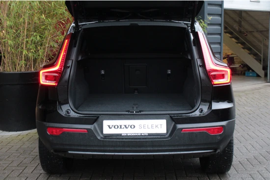 Volvo XC40 Recharge Core 70 kWh | Trekhaak | Achteruitrijcamera | Cruise Control | Stuur- en stoelverwarming | DAB-radio | LED-verlichting