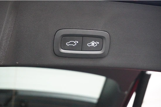 Volvo XC40 Recharge Core 70 kWh| Subsidie aanvraag mogelijk!!!| Trekhaak| Keyless| Elektrische achterklep