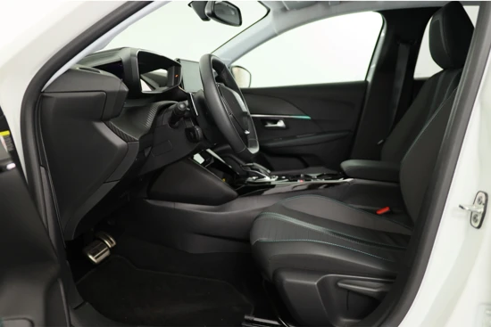 Peugeot 208 1.2 PureTech Allure Pack Automaat | LED | Clima | Trekhaak | Camera | Stoelverwarming | Cruise Adaptive | Keyless | DAB+