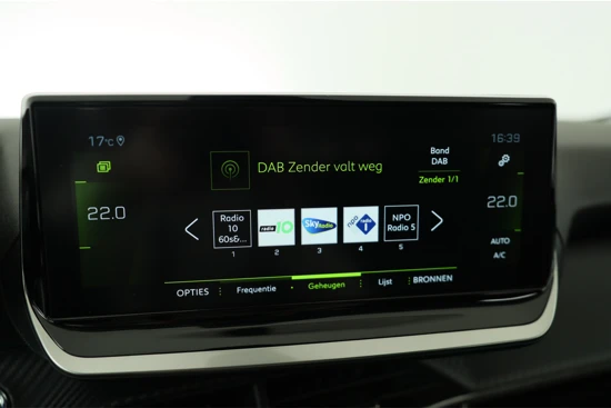 Peugeot 208 1.2 PureTech Allure Pack Automaat | LED | Clima | Trekhaak | Camera | Stoelverwarming | Cruise Adaptive | Keyless | DAB+