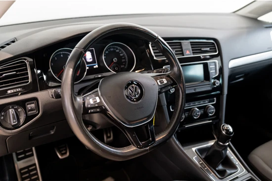 Volkswagen Golf 1.2 TSI Trendline | Stoel verwarming | Climate Controle | Parkeersensoren | Lichtmetaal |