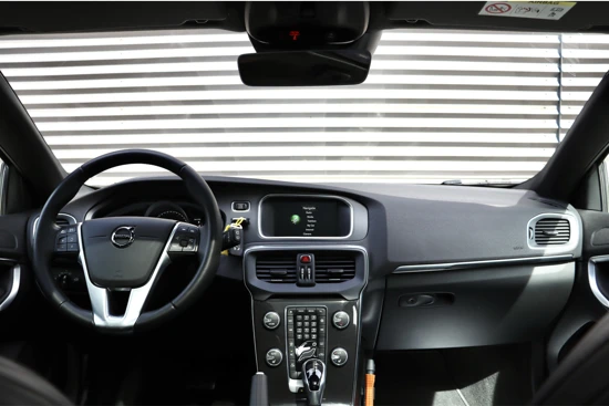 Volvo V40 T3 GTR INSCRIPTION | PANORAMADAK |PARKEERVERWARMING | LEDER | MEMORY | PDC V+A | KEYLESS | TREKHAAK