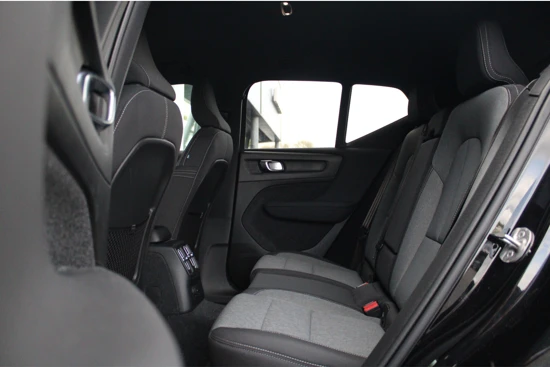 Volvo XC40 T4 Recharge Plus Dark | Harman Kardon | Adaptive Cruise | Elec. stoelen | 19 Inch i.c.m All-Seasonbanden