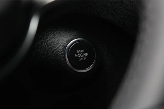 Volvo XC40 T4 Recharge Plus Dark | Harman Kardon | Adaptive Cruise | Elec. stoelen | 19 Inch i.c.m All-Seasonbanden