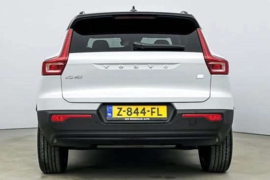 Volvo XC40 T4 R-design | Park Assist Pack | Alcantara | Getint glas | Verwarmbare voorruit | Draadloos laden |