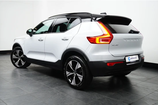 Volvo XC40 T4 R-design | Park Assist Pack | Alcantara | Getint glas | Verwarmbare voorruit | Draadloos laden |